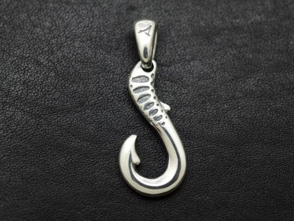 【フィッシュテイルシルバー】 ペンダントトップ FISH HOOK-H01