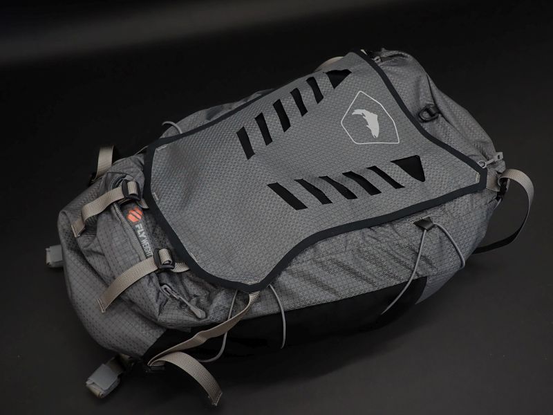 【シムス】 フライウェイト バックパック Smoke 中古